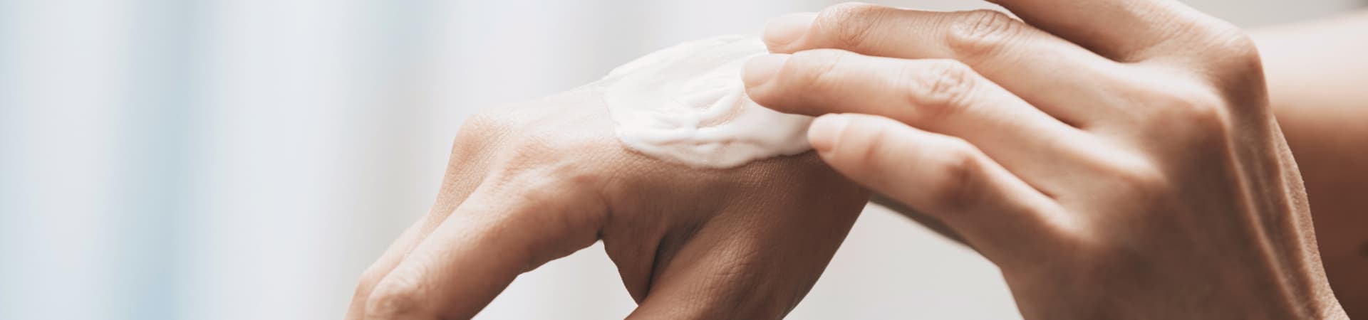Come salvaguardare la pelle delle mani in seguito ai lavaggi frequenti