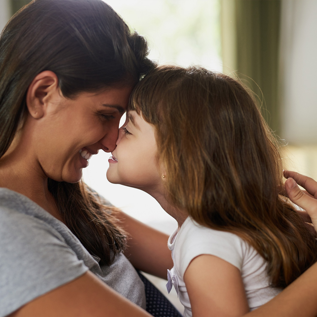 immagine che raffigura una donna e una bambina