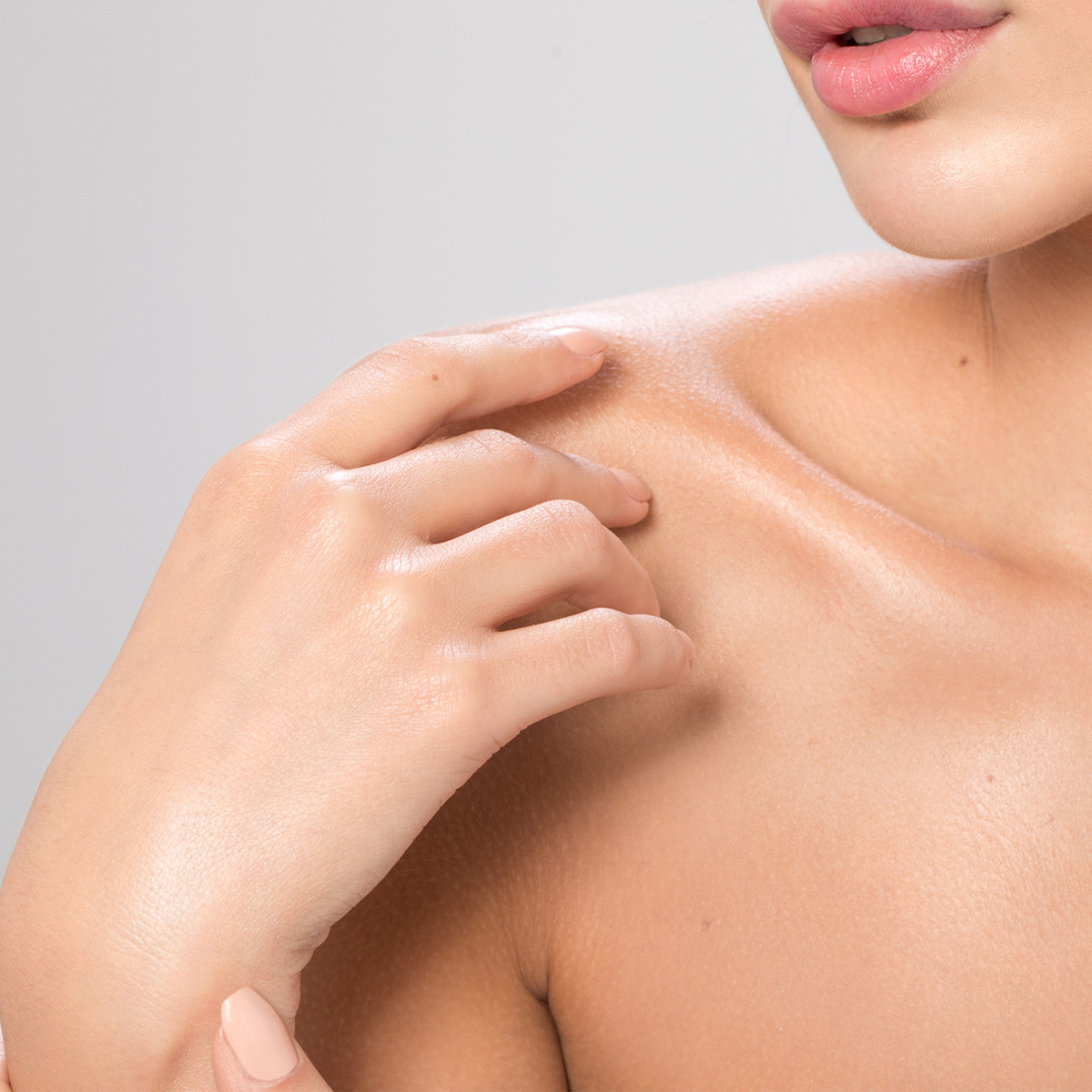 immagine che raffigura una donna con pelle idratata